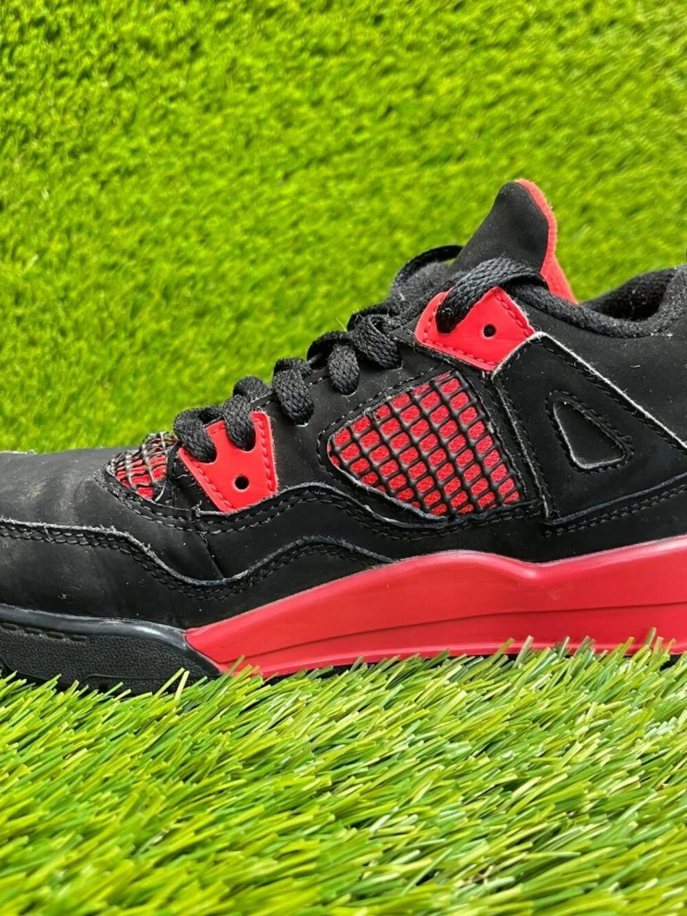 Nike Air Jordan 4 Retro Boys Size 3Y Black Red Athletic Leather Shoes Sneakers